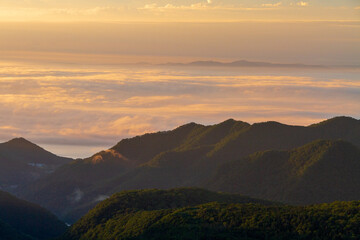知床　知床峠から夜明けの北方領土と雲海