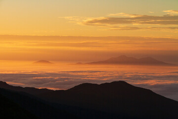 知床　知床峠から夜明けの北方領土と雲海
