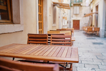 Fototapeta na wymiar The wooden table in sidewalk cafe.