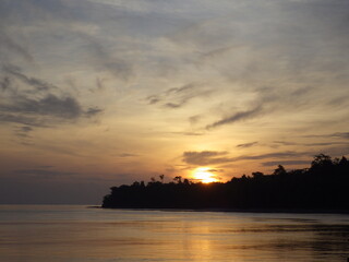 Naklejka premium sunset over the river