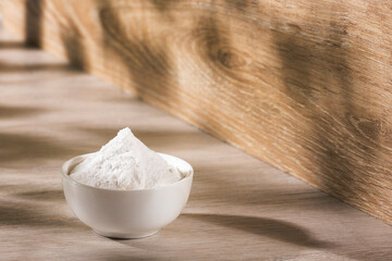 Sodium bicarbonate, crystalline solid compound - Glass bowl