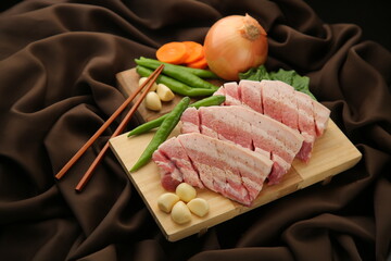 Grilled thick raw pork belly, a Korean barbecue dish 한국 바베큐 요리인 두툼한 생 삼겹살 구이