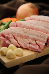 Grilled thick raw pork belly, a Korean barbecue dish 한국 바베큐 요리인 두툼한 생 삼겹살 구이