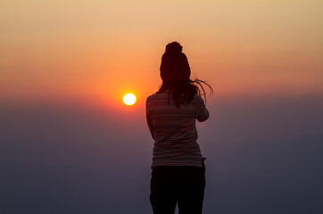 Fototapeta premium silhouette of a woman in sunset
