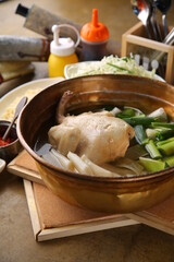 한국식 동대문 닭한마리 A Korean-style Dongdaemun chicken