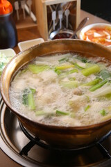 한국식 동대문 닭한마리 A Korean-style Dongdaemun chicken