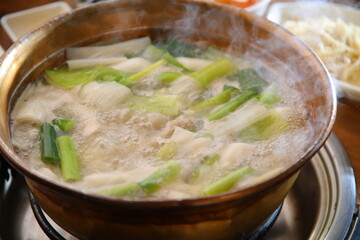 한국식 동대문 닭한마리 A Korean-style Dongdaemun chicken
