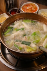 한국식 동대문 닭한마리 A Korean-style Dongdaemun chicken