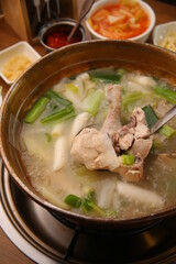 한국식 동대문 닭한마리 A Korean-style Dongdaemun chicken