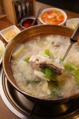 한국식 동대문 닭한마리 A Korean-style Dongdaemun chicken