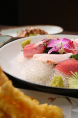 a plate of fresh tuna sashimi 신선한 참치 회 한 접시
