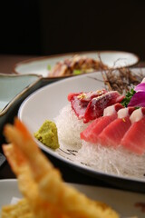 a plate of fresh tuna sashimi 신선한 참치 회 한 접시
