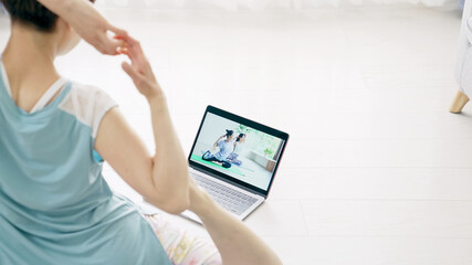 オンラインヨガ　おうち時間　ニューノーマル