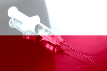 Flagge von Polen, Spritze und Impfung gegen Corona Virus