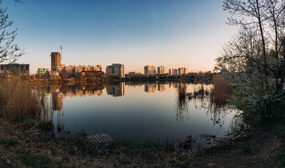 Fototapeta premium city lake view