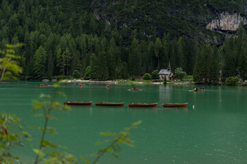 Fototapeta na wymiar Lago di Braies Dolomiti