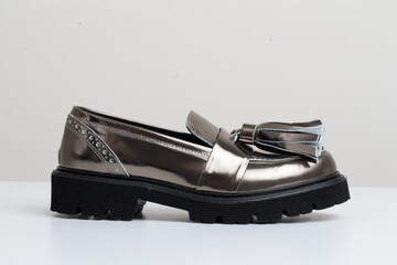 Woman's flat shoes