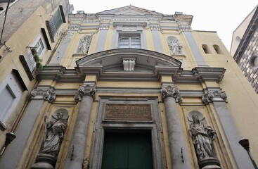 Napoli – Facciata della Chiesa dei Santi Filippo e Giacomo