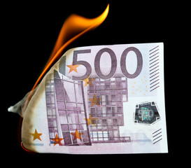 Five hundred Euros are burning on a black