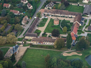 vue a&eacute;rienne d'une demeure &agrave; Chaumont-en-Vexin dans l'Oise en France