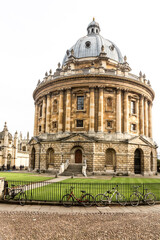 Fototapeta premium The iconic Oxford landmark of the Radcliffe Camera in Radcliffe Square, Oxford