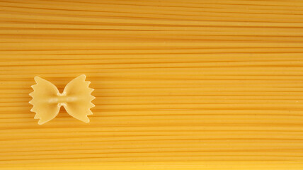 Pasta composizione spighe di grano stelle, sole e farfalle