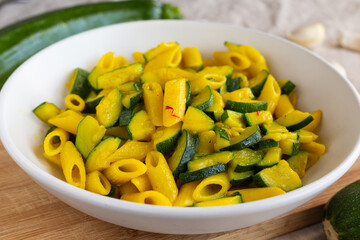 Pasta with zucchini and saffron. Ideal for a fast lunch. Vegetarian dish.