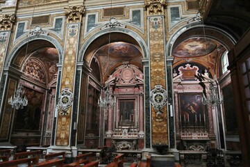 Obraz premium Napoli – Cappelle di destra della Chiesa del Gesù Vecchio