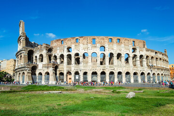 Fototapeta na wymiar ruins of the Roman coliseum in the city of Rome, Italy.
