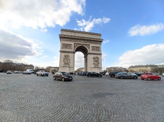 Fototapeta na wymiar Arc de triomphe Paris capitale de la France, monument aux mort de la guerre 1945 , champs élisée