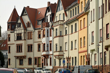 Fototapeta premium wohnhäuser in der diesterwegstrasse im wormser westend