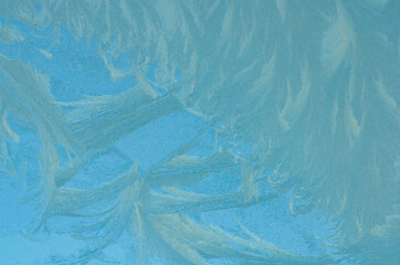 Obraz premium Eisblumen auf der Fensterglas 