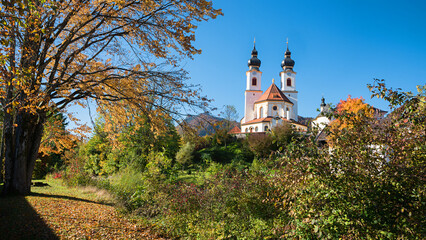 Fototapeta na wymiar pictorial autumn scenery, Aschau im Chiemgau, church with twin tower, tourist resort upper bavaria