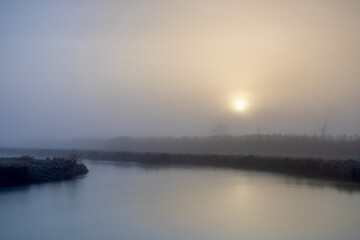 Nebliger Sonnenaufgang an der Paar bei Schrobenhausen