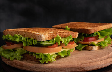 Sandwiches with tomatoes, herbs and ham