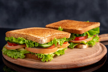 Sandwiches with tomatoes, herbs and ham