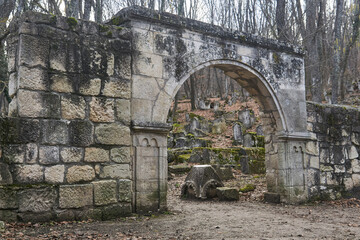 Fototapeta na wymiar stone arch - gate at the entrance to the ancient Karaite cemetery in Bakhchisarai, Crimea