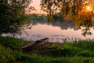 Piękny poranek z mgłami w Dolinie Narwi,Podlasie, Polska © podlaski49