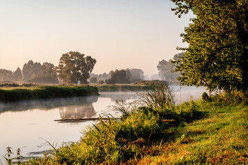 Piękny poranek z mgłami w Dolinie Narwi,Podlasie, Polska © podlaski49