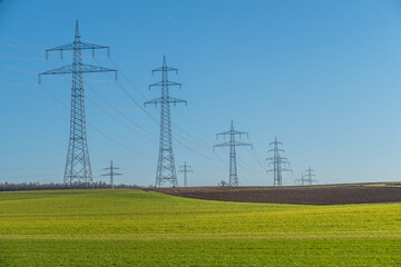 Strommasten einer Überlandleitung