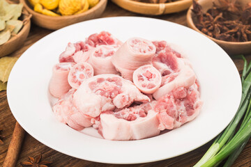 Fresh pig tails, fresh pork bones