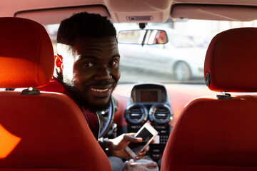 Happy African American in the car - obrazy, fototapety, plakaty