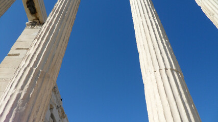 Naklejka premium Akropolis Athen Griechenland Säulen Kapitelle Gewölbe Arkade 
