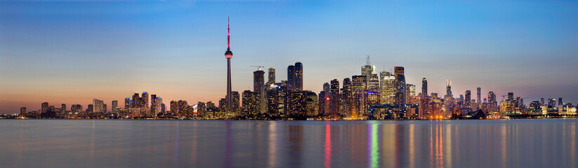 Fototapeta na wymiar Toronto city skyline in Canada