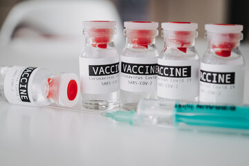 Impfstoff Corona Covid-19, Sars-Cov-2 Impfzentrum, Impfung Biontech Pfitzer, Modena, Johnson &...