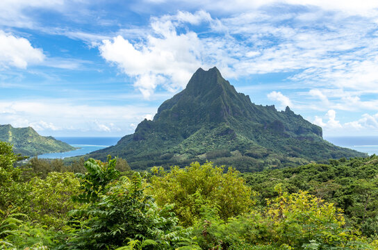 Mont Rotui &agrave; Moorea, Polyn&eacute;sie fran&ccedil;aise