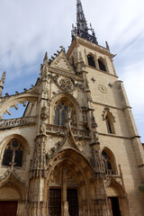 Fototapeta na wymiar cathédrale de Villefranche sur Saône