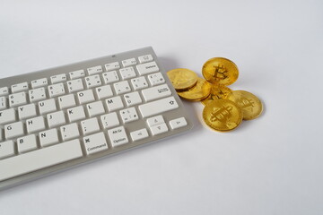 bitcoins et clavier ordi