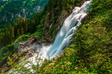 Fototapeta na wymiar Panoramablick auf die Krimmler Wasserfälle die höchsten Wasserfälle Österreichs.