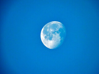 Pleine lune en plein jour